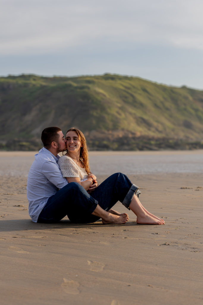 Photos de couple sur la plage de Wissant - séance engagement avant la photographie du mariage