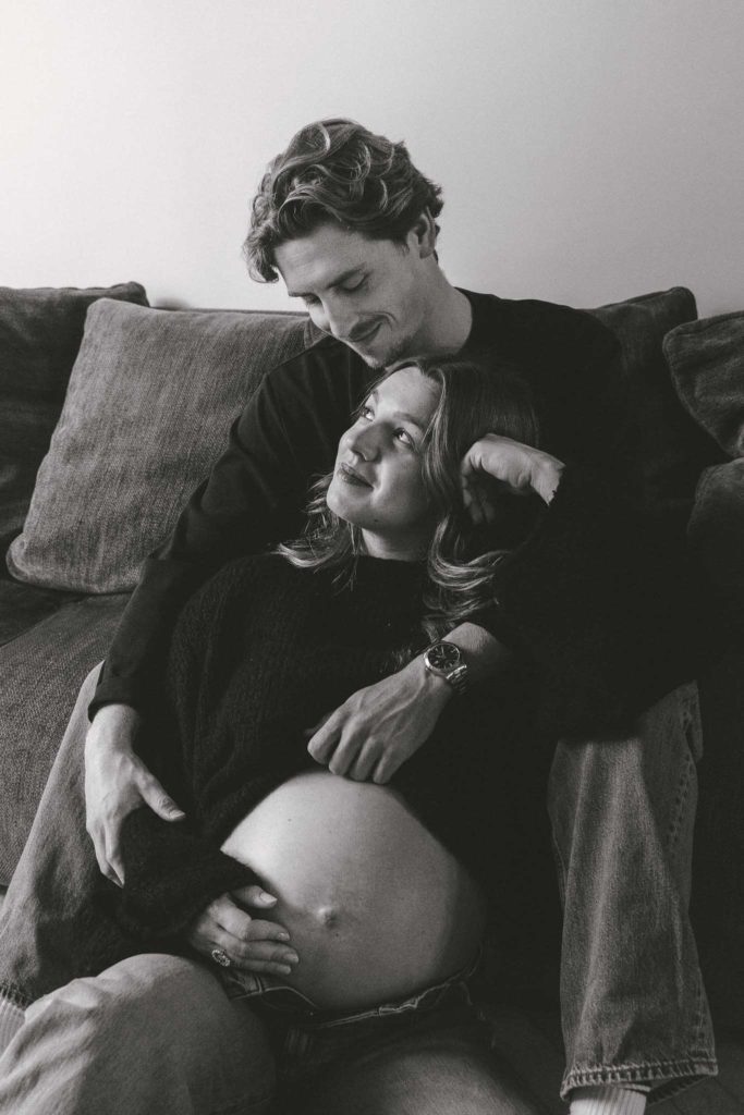 Photographe Lille, séance photo grossesse couple en attente d'un bébé