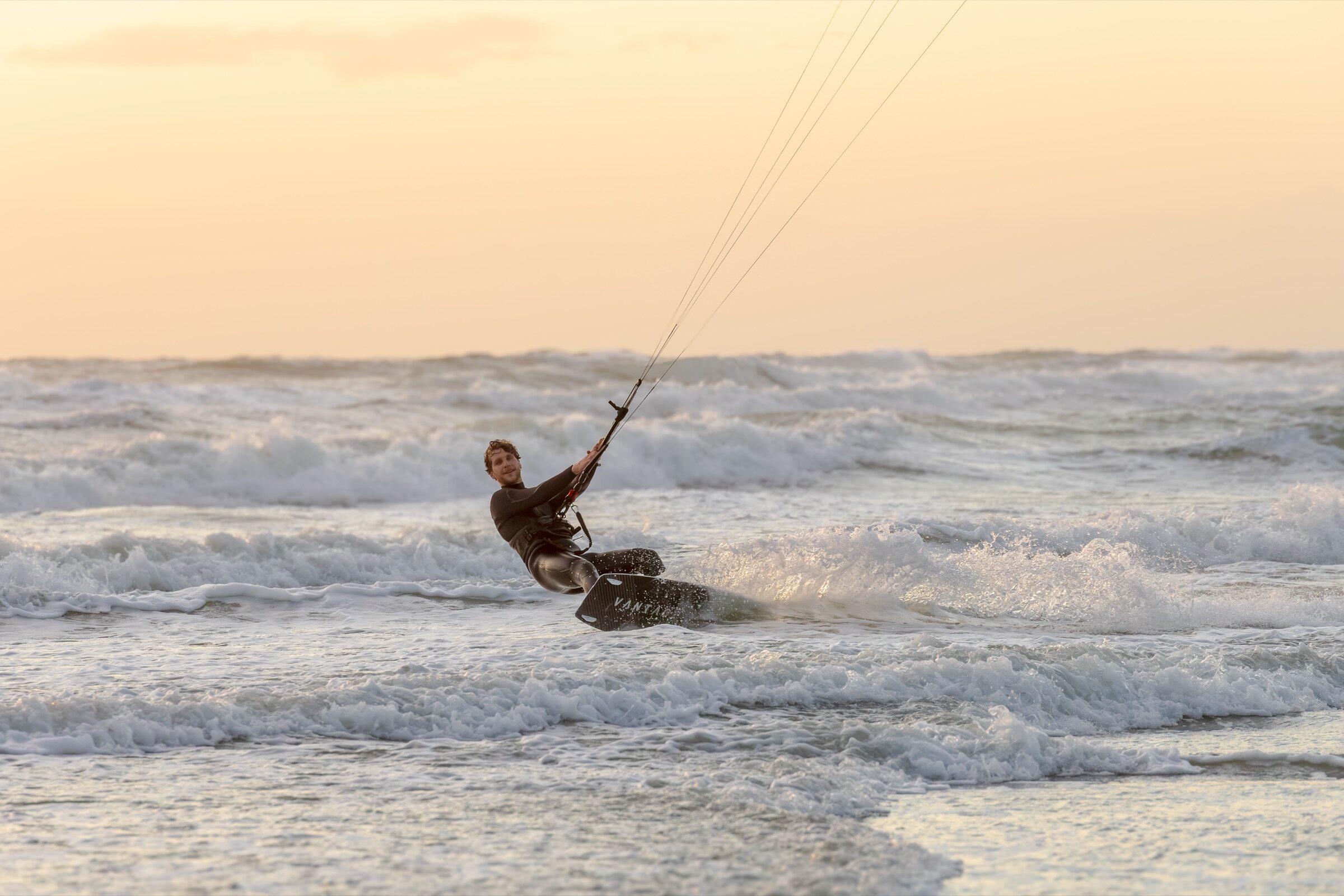Kitesurf à Wimereux au coucher du soleil, Côte d&rsquo;Opale