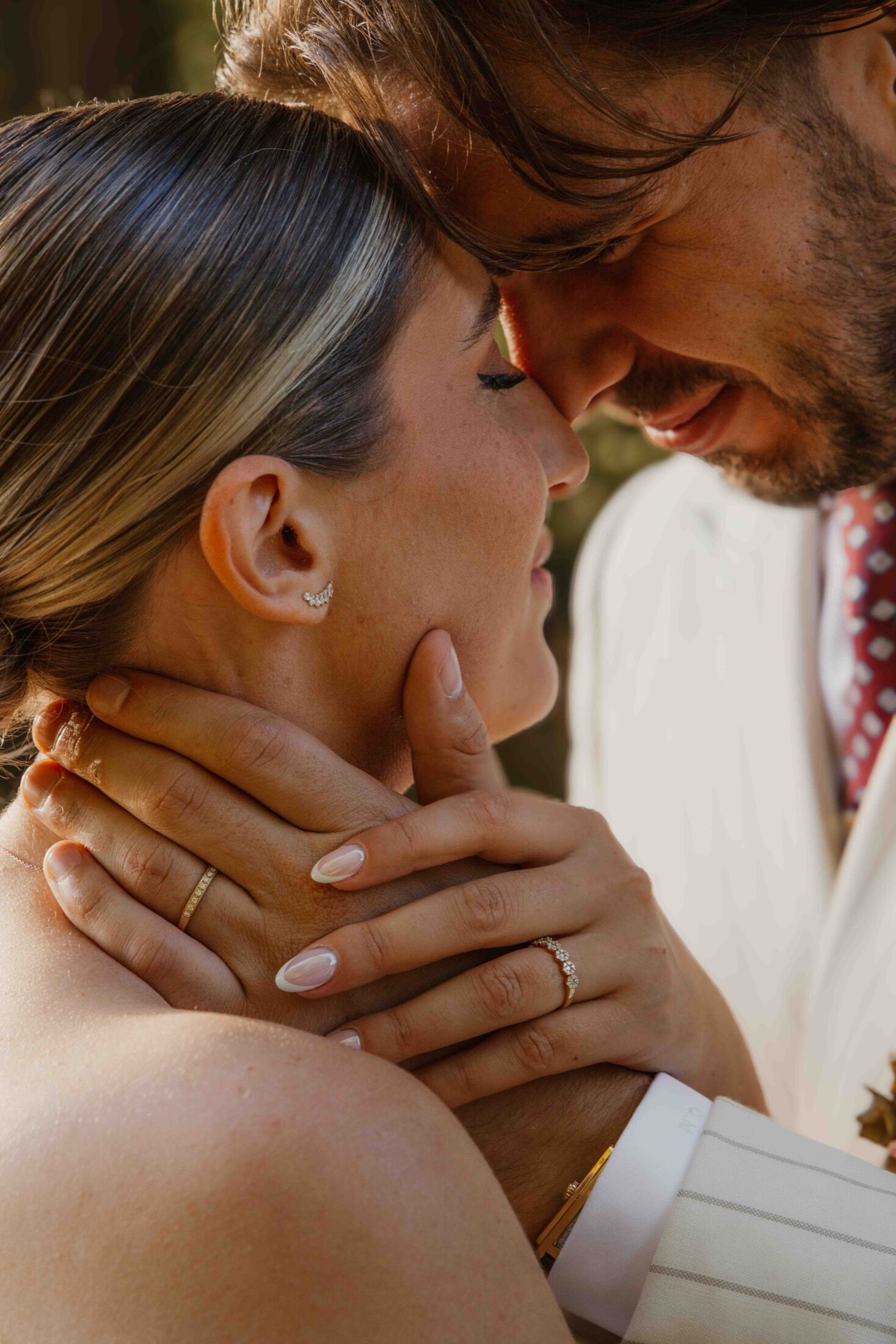 Front contre front, alliances au premier plan — photographe mariage Lille